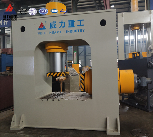 630噸多向鍛造壓力機(jī)(框架式鍛造機(jī)) 630噸多向鍛造壓力機(jī)(框架式鍛造機(jī))